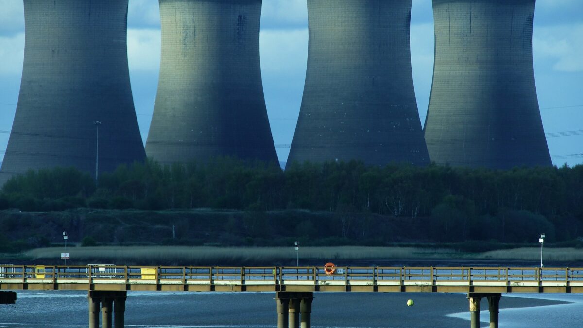 POUR OU CONTRE LE NUCLÉAIRE ?