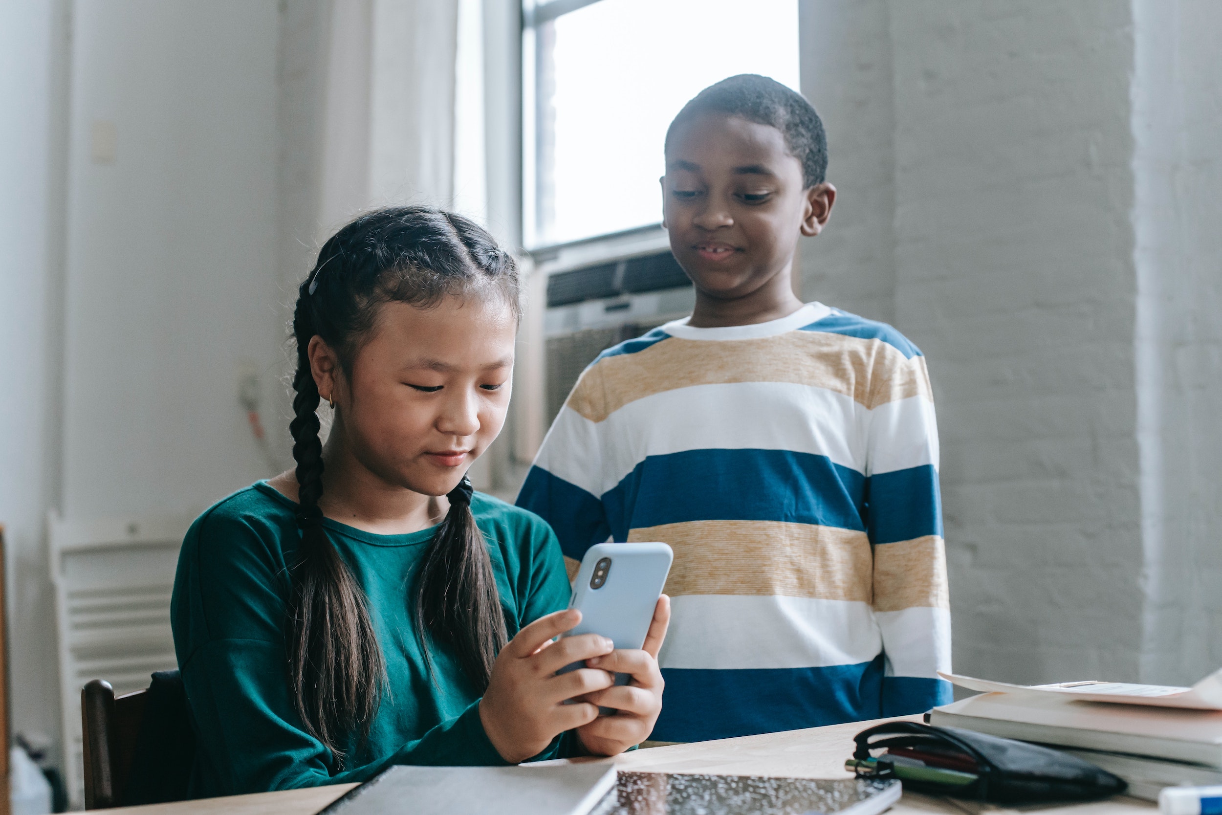 Pour ou contre le téléphone portable à l'école ?, GoStudent